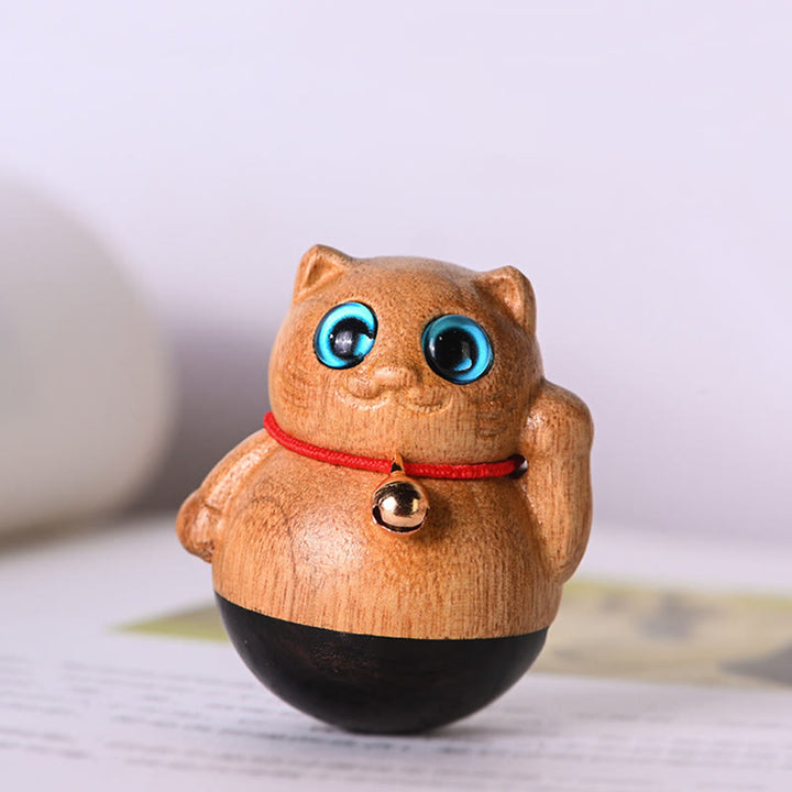 Buddha Stones Mini gelukskatje Phoebe Zhennan houten zegendecoratie - 3,5*4,4 cm - image 0