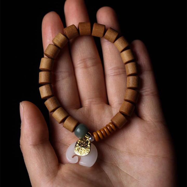 Buddha Stones Armband van sandelhout en jade met olifantje - image 4