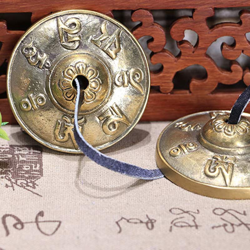 Buddha Stones Tibetaanse Tingsha-bel met de zes ware woorden, draak, koperen balansdecoratie en tas. - image 1